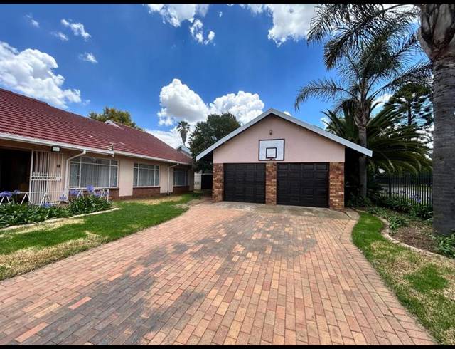 4 BEDROOM HOUSE FOR SALE IN SELCOURT